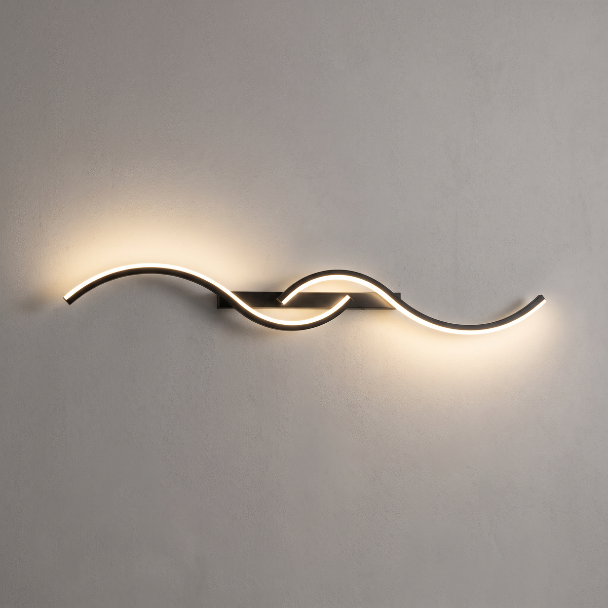 Minimalist LED wall sconce in black, 80cm